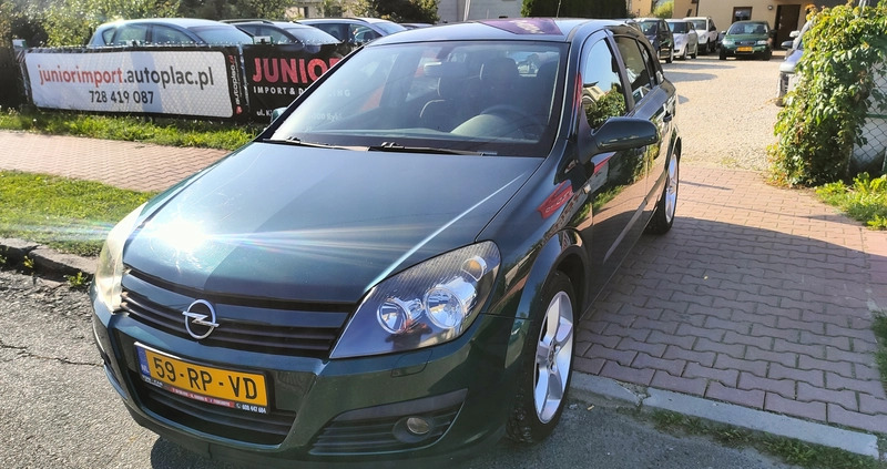 Opel Astra cena 9999 przebieg: 205000, rok produkcji 2005 z Gąbin małe 781